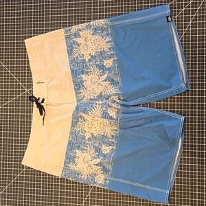 NWOT - Hibiscus Men's Shorts by Palmwave Size 42 Spandex